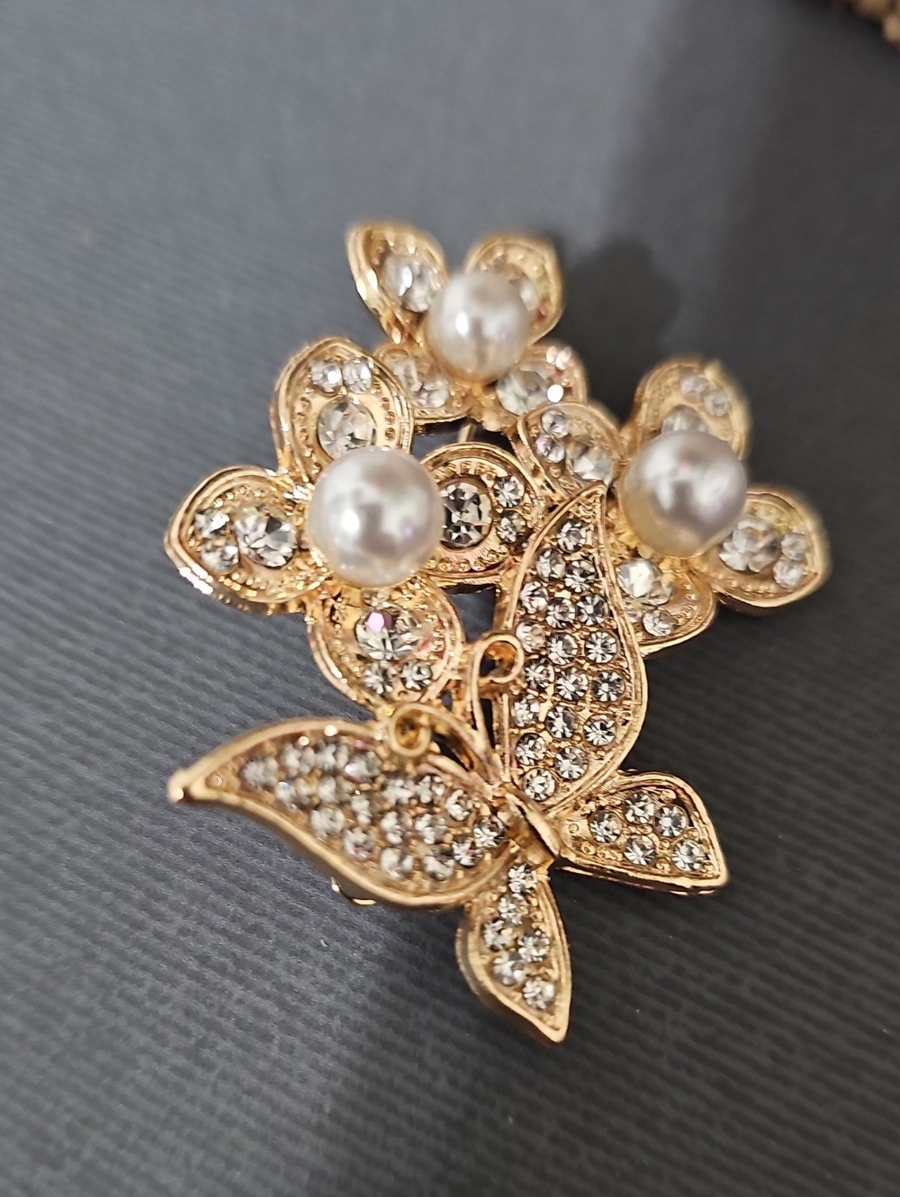 Sassified Boutique Nwt Gold FloralPearl Brooches- Sparkling Crystal Accents